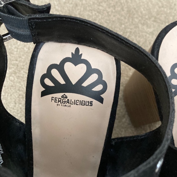 Fergalicious women's size 9 1/2 grommeted sandals. - Picture 3 of 10